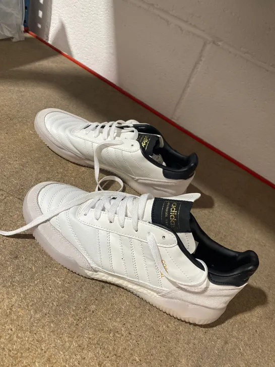 PAIR OF ADIDAS MUNDIAL TEAM WHITE TRAINERS SIZE 8 