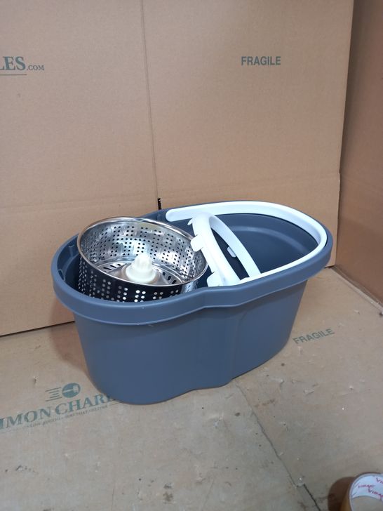 SPIN MOP BUCKET SYSTEM 