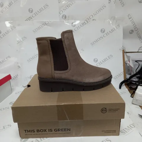BOXED PAIR OF CLARKS BOOTS SIZE 5