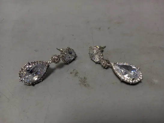 BOXED SWAVO DIAMANTE EARRINGS