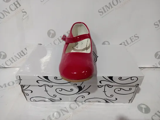 BOXED PAIR OF SEVVA KIDS SHOES IN RED SIZE 10