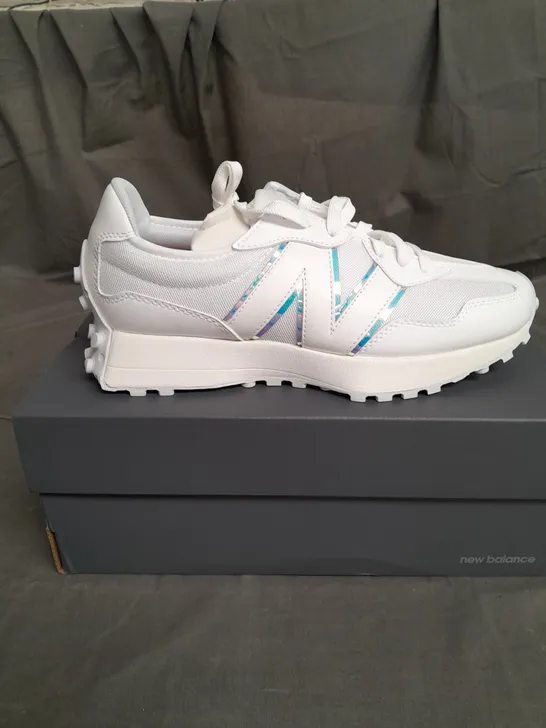 BOXED PAIR OF NEW BALANCE 327 SHOE SIZE 9