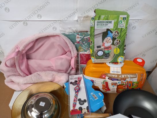 LOT OF APPROX. 15 ITEMS INCLUDING TOYS, GLASSES, PLATE SETS