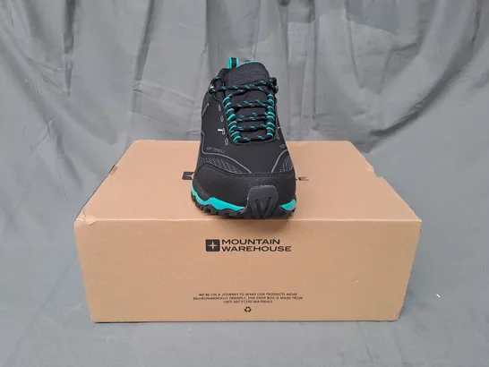 BOXED PAIR OF MOUNTAIN WAREHOUSE COLLIE WOMENS WATERPROOF RUNNING SHOES IN BLACK/CYAN UK SIZE 9