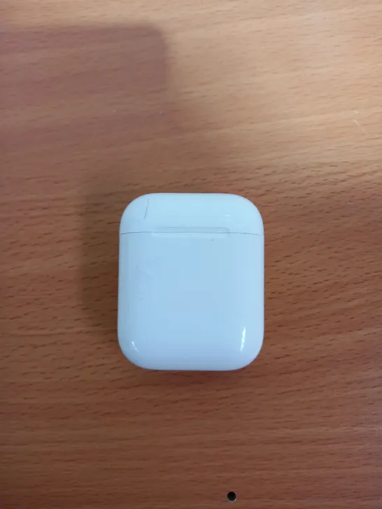 APPLE AIRPODS