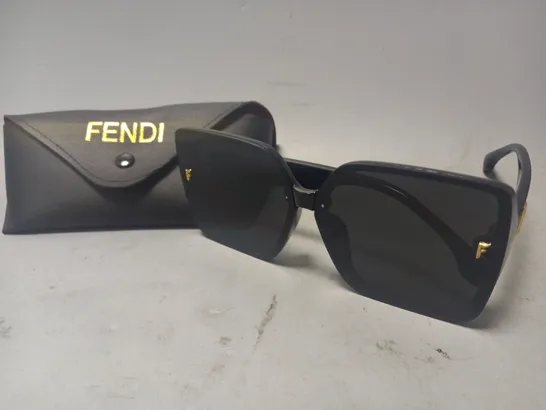 FENDI SQUARE GLASSES IN BLACK