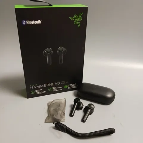 BOXED RAZER HAMMERHEAD WIRELESS HEADPHONES IN BLACK AND GREEN INCLUDES CHARGING CASE, WRIST STRAP AND SPARE BUDS