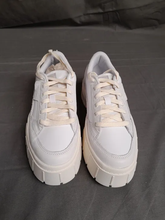 BOXED PAIR OF PUMA MAYZE WHITE TRAINERS SIZE UK 6