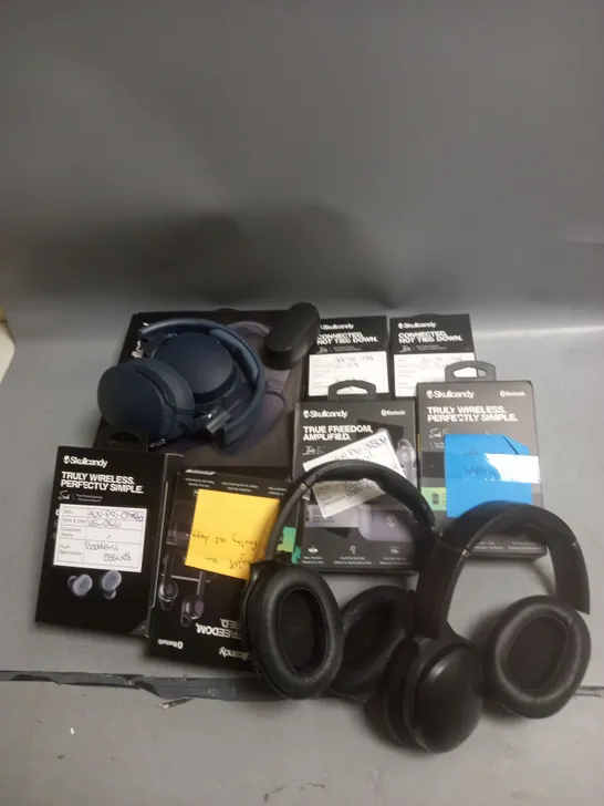 BOX OF APPROX 20 ASSORTED FAULTY SKULLCANDY HEADSETS IN VARIOUS STYLES AND COLOURS