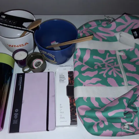 LOT OF APPROXIMATELY 10 ASSORTED ITEMS TO INCLUDE DRINKS CONTAINERS AND TYPO BAGS