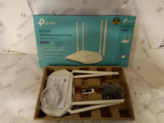 BOXED TP-LINK AC1200 WIRELESS ACCESS POINT WITH POWER SUPPLY, CABLES AND MANUAL