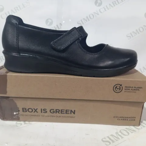 BOXED PAIR OF CLARKS HOPE HENLEY LEATHER SHOES IN BLACK UK SIZE 5.5