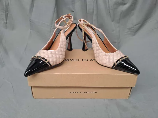 BOXED PAIR OF RIVER ISLAND POINTED TOE HEELED SHOES IN BEIGE/BLACK UK SIZE 7