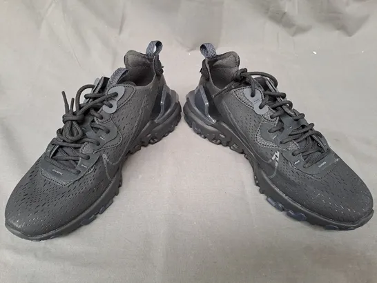 PAIR OF NIKE D/MS/X SHOES IN BLACK UK SIZE 7