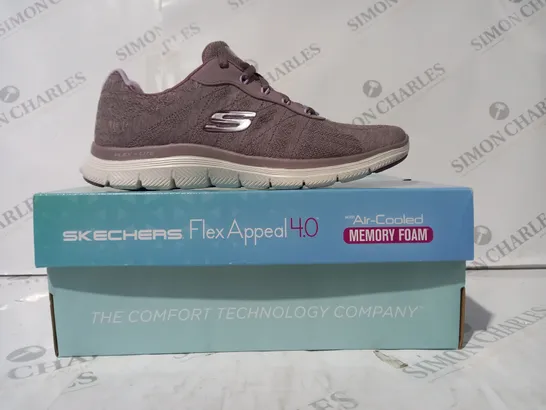 BOXED PAIR OF SKECHERS FLEX APPEAL 4.0 TRAINERS IN MAUVE UK SIZE 4