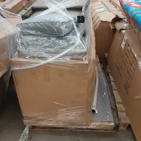 PALLET OF ASSORTED GARDEN AND PATIO FURNITURE PARTS 