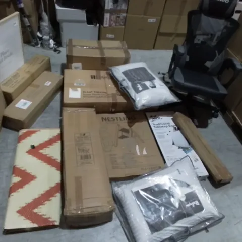 PALLET OF ASSORTED ITEMS TO INCLUDE: PLANT THEATRE DIRECTORS CHAIR, PILLOWS, YOLEO SWIVEL CHAIR, MONITOR STAND, NESTLING JAPANESE STYLE SEIKO LADDER ETC