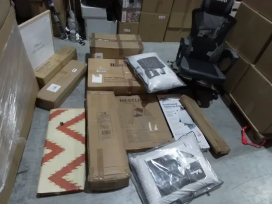 PALLET OF ASSORTED ITEMS TO INCLUDE: PLANT THEATRE DIRECTORS CHAIR, PILLOWS, YOLEO SWIVEL CHAIR, MONITOR STAND, NESTLING JAPANESE STYLE SEIKO LADDER ETC