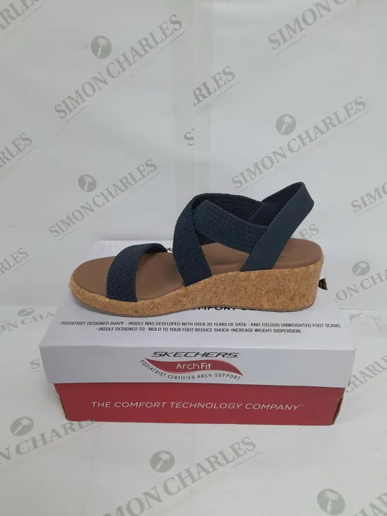 SKECHERS ARCH FIT BEVERLEE RAFFIA WEDGE SANDAL SIZE 6