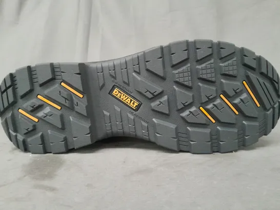 BOXED PAIR OF DEWALT STEEL TOE ANKLE BOOTS IN BLACK UK SIZE 10