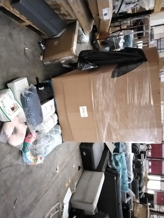 PALLET OF ASSORTED ITEMS TO INCLUDE: KNEE PILLOW, NECK PILLOW, THROWS, NOFFA PILLOW ETC