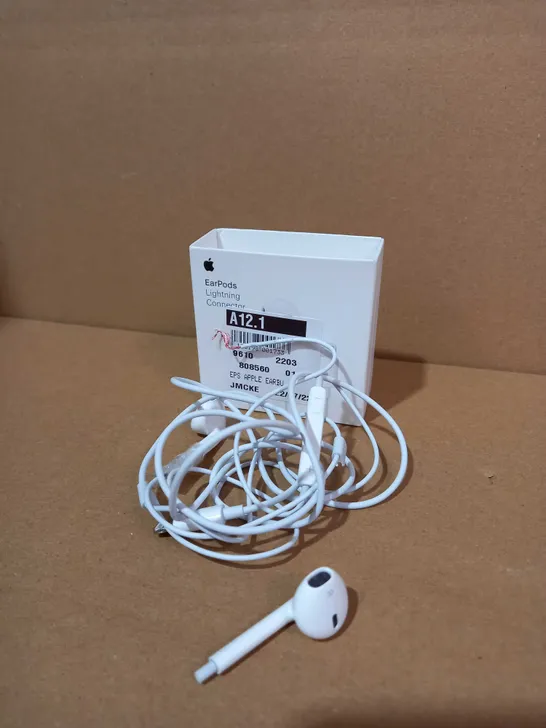 APPLE EARPODS WITH LIGHTENING CONNECTOR 