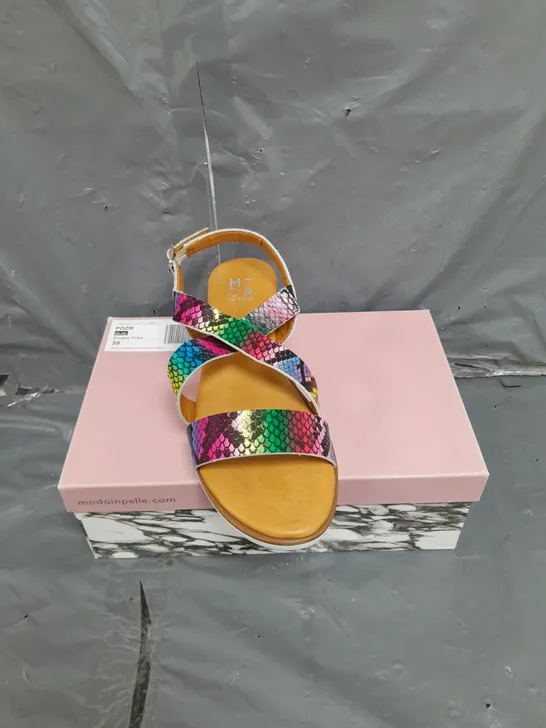 BOXED PAIR OF MODA IN PELLE WEDGE SANDAL WITH CROSS OVER IN MULTI SNAKE PRINT SIZE 6