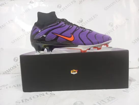 BOXED PAIR OF NIKE ZOOM SUPERFLY 9 AM PLUS FOOTBALL BOOTS IN PURPLE/ORANGE UK SIZE 8