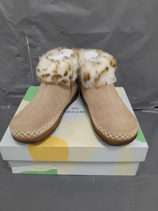 BOXED PAIR OF EARTH ORIGINALS EMMALYN BOOTIES IN BEIGE SIZE 6