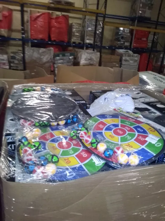 PALLET OF ASSORTED ITEMS TO INCLUDE KITCHEN DISH RACK, DARTS GAME ETC