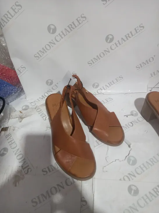 UNBOXED PAIR OF MODA IN PELLE LASSANDRA SANDALS IN TAN SIZE 6