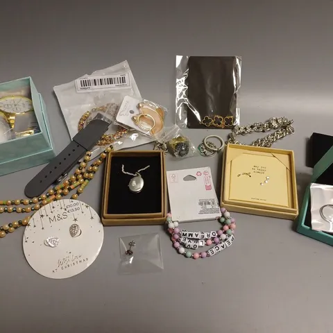 APPROXIMATELY 30 ASSORTED JEWELLERY PRODUCTS TO CONTAIN RINGS, WATCHES, BRACELETS ETC  