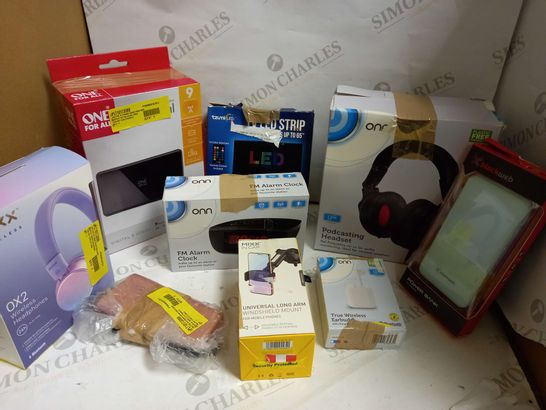 LOT OF 9 ASSORTED ELECTRICAL ITEMS, TO INCLUDE POWER BANKS, HEADPHONES, LED STRIP, ETC
