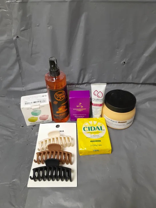 APPROXIMATELY 20 ASSORTED COSMETICS PRODUCTS TO INCLUDE - L'OREAL PROFESSIONAL ABSOLUT REPAIR HAIR MASK - CIDAL SOAP BARS - ORALIEVE MOUTH GEL - ETC 