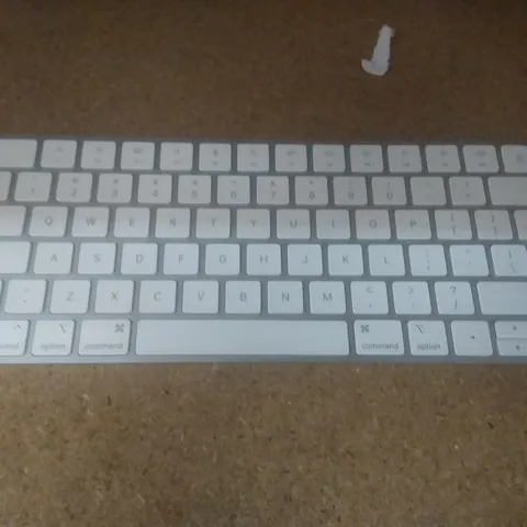 APPLE MAGIC KEYBOARD