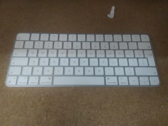 APPLE MAGIC KEYBOARD