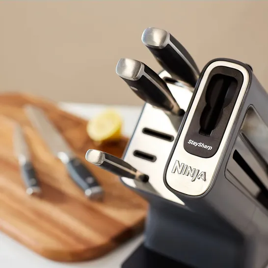 NINJA FOODI STAYSHARP 5 PIECE KNIFE BLOCK WITH INTEGRATED SHARPENER K32005UK