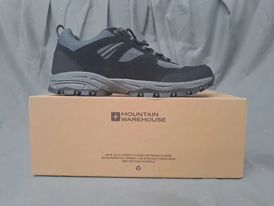 BOXED PAIR OF MOUNTAIN WAREHOUSE MCLEOD WIDE FIT OUTDOOR WALKING SHOES IN BLACK UK SIZE 9