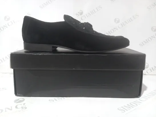 BOXED PAIR OF KURT GEIGER HUGH EAGLE STUD LOAFERS IN BLACK EU SIZE 43