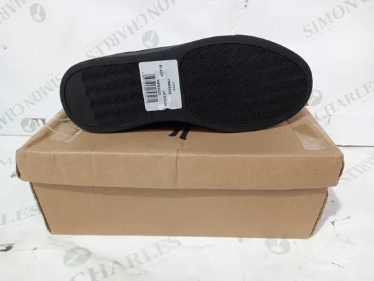 BOXED PAIR OF HYPE SHOES IN BLACK UK SIZE 3