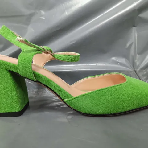 BOXED PAIR OF DESIGNER CLOSED TOE BLOCK HEEL SHOES IN GREEN EU SIZE 36