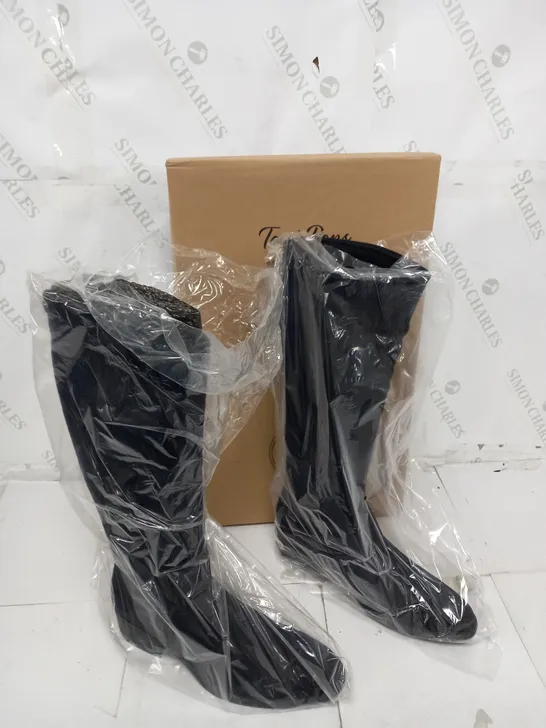 BOXED PAIR OF TONY PONS TIROL-SY HIGH BOOTS IN NAVY SIZE 39