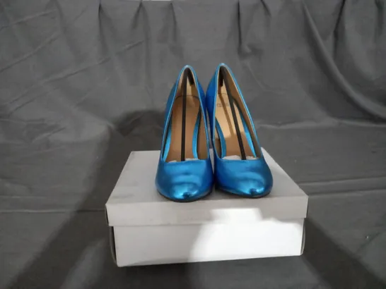 APPROXIMATELY 6 BOXED PAIRS OF ASOS SCALA HIGH HEELS IN BLUE SIZE 4