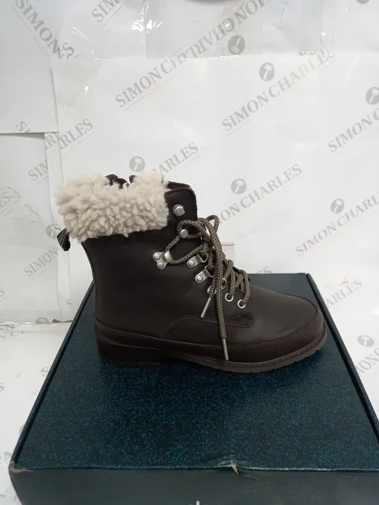 EMU OKAB WATERPROOF BOOTS SIZE 5