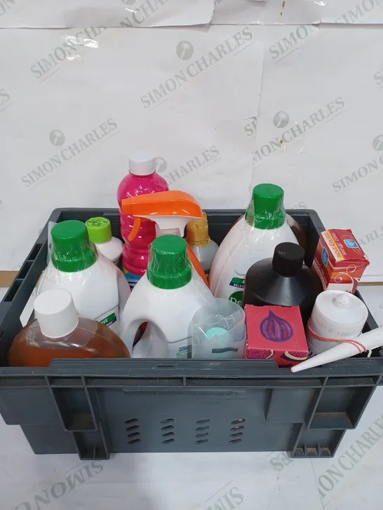 BOX TO CONTAIN 15 ASSORTED CLEANING PRODUCTS, BRANDS VARY, INCLUDES LAUNDRY SANITISER ETC 