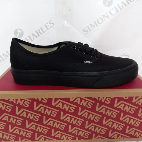 BOXED VANS OFF THE WALL TRIPLE BLACK - UK 5.5