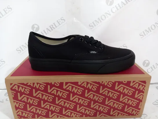 BOXED VANS OFF THE WALL TRIPLE BLACK - UK 5.5