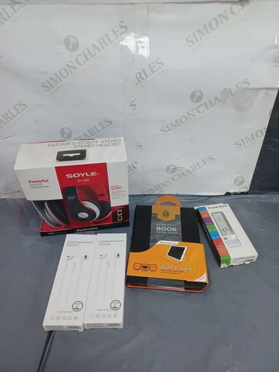 BOXED LOT OF APPROXIMATELY 15 ELECTRICAL ITEMS TO INCLUDE HEADPHONES, POWERBANKS AND CHARGING CABLES