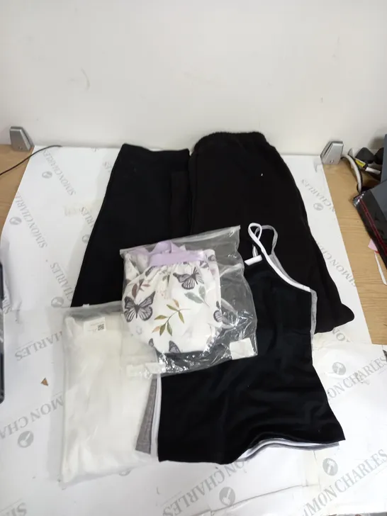 BOX OF APPROXIMATELY 20 CLOTHING ITEMS TO INCLUDE JOGGERS, TROUSERS, VESTS ETC 