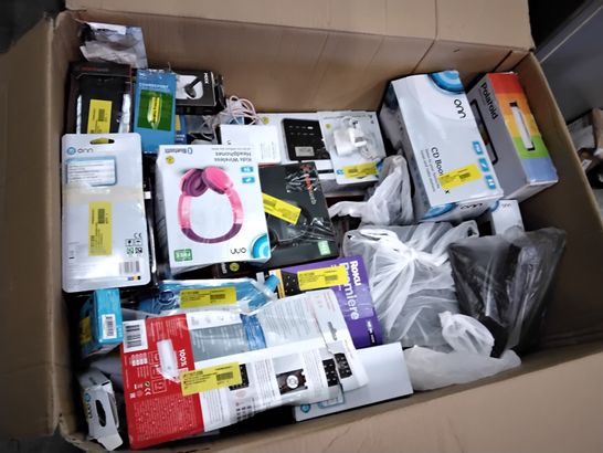 BOX OF ASSORTED ELECTRONIC ITEMS TO INCLUDE MEDIA STATION, ONN CD BOOMBOX, TV LED STRIP, BLACKWEB BLUETOOTH HALO SPEAKER, MIXX OX1 WIRED HEADPHONES,  ONE FOR ALL CONTOUR REMOTE, ETC